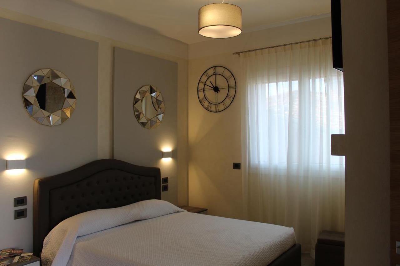 דסנזאנו דל גארדה Villa Martina Luxury Rooms מראה חיצוני תמונה
