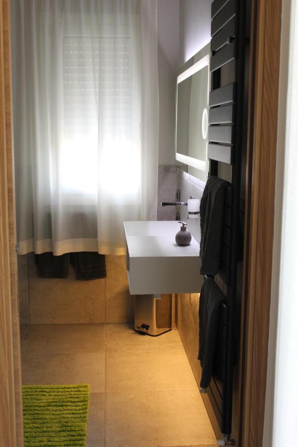 דסנזאנו דל גארדה Villa Martina Luxury Rooms מראה חיצוני תמונה