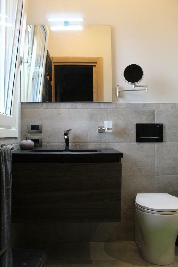 דסנזאנו דל גארדה Villa Martina Luxury Rooms מראה חיצוני תמונה
