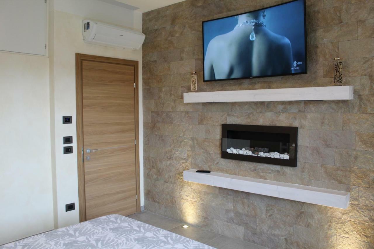 דסנזאנו דל גארדה Villa Martina Luxury Rooms מראה חיצוני תמונה