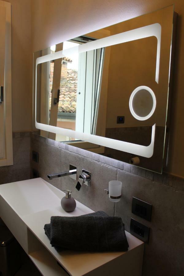 דסנזאנו דל גארדה Villa Martina Luxury Rooms מראה חיצוני תמונה