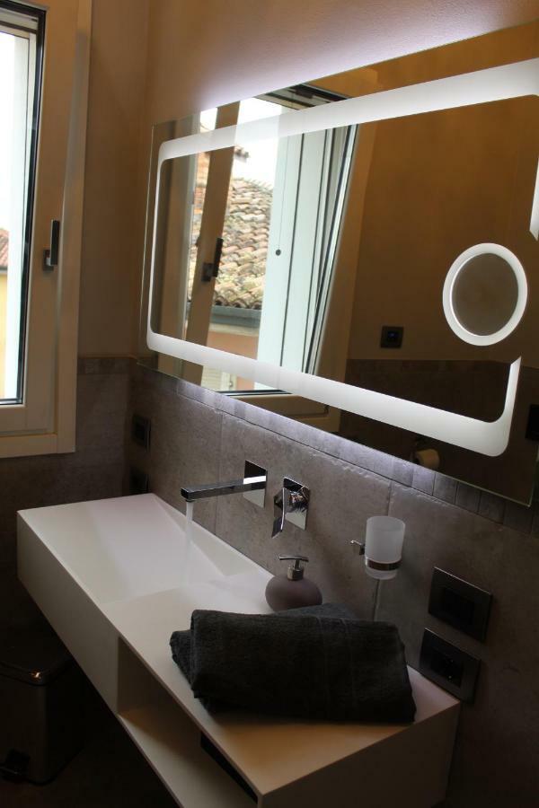 דסנזאנו דל גארדה Villa Martina Luxury Rooms מראה חיצוני תמונה