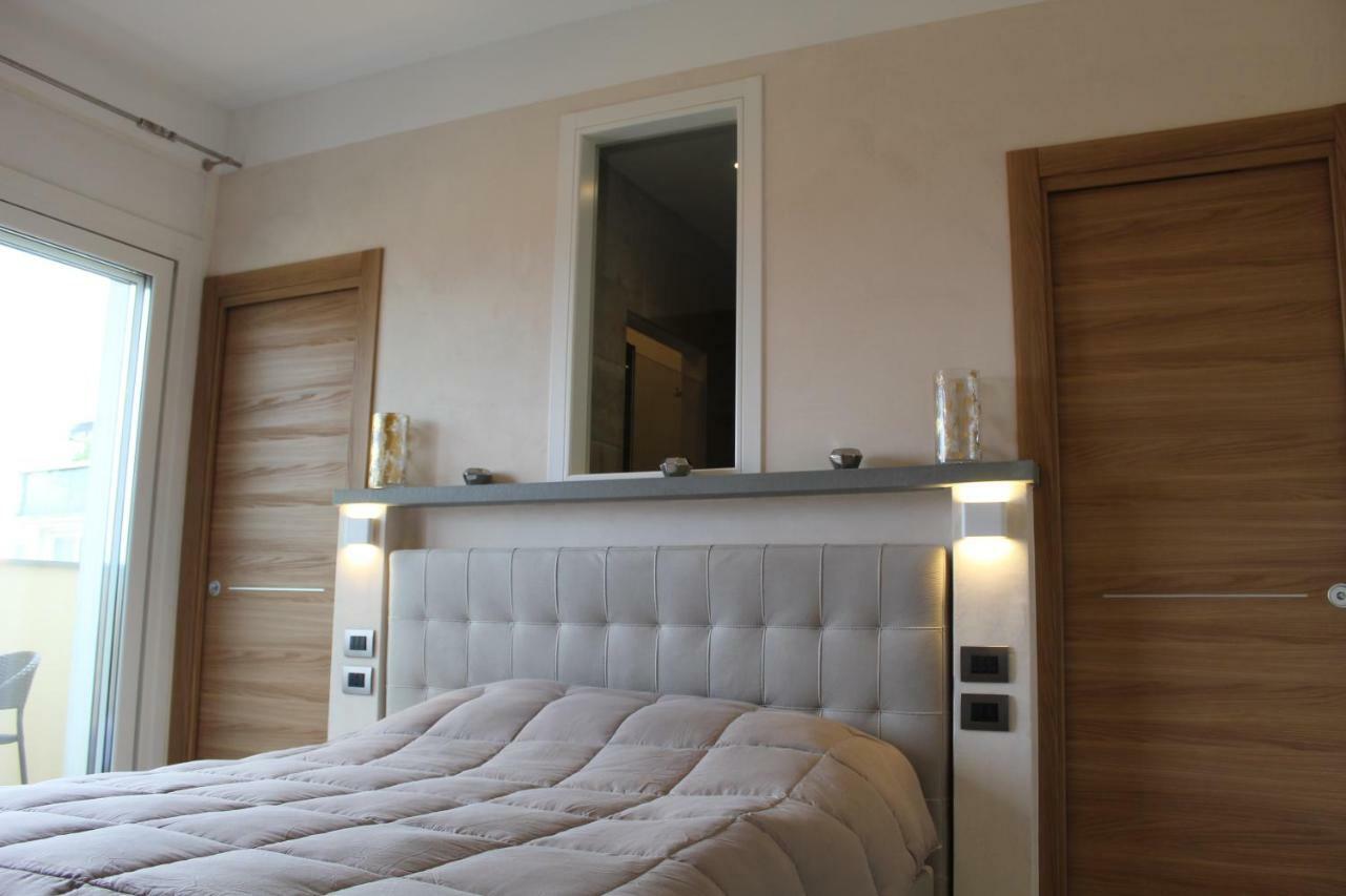 דסנזאנו דל גארדה Villa Martina Luxury Rooms מראה חיצוני תמונה