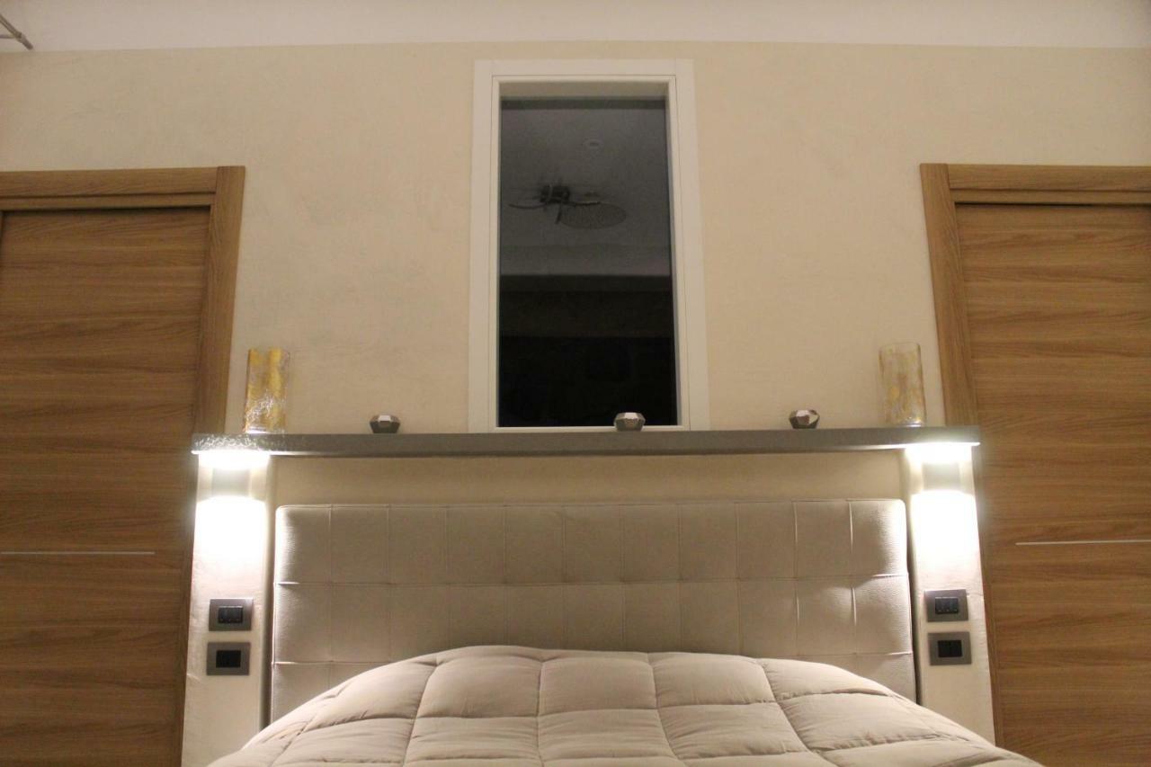 דסנזאנו דל גארדה Villa Martina Luxury Rooms מראה חיצוני תמונה