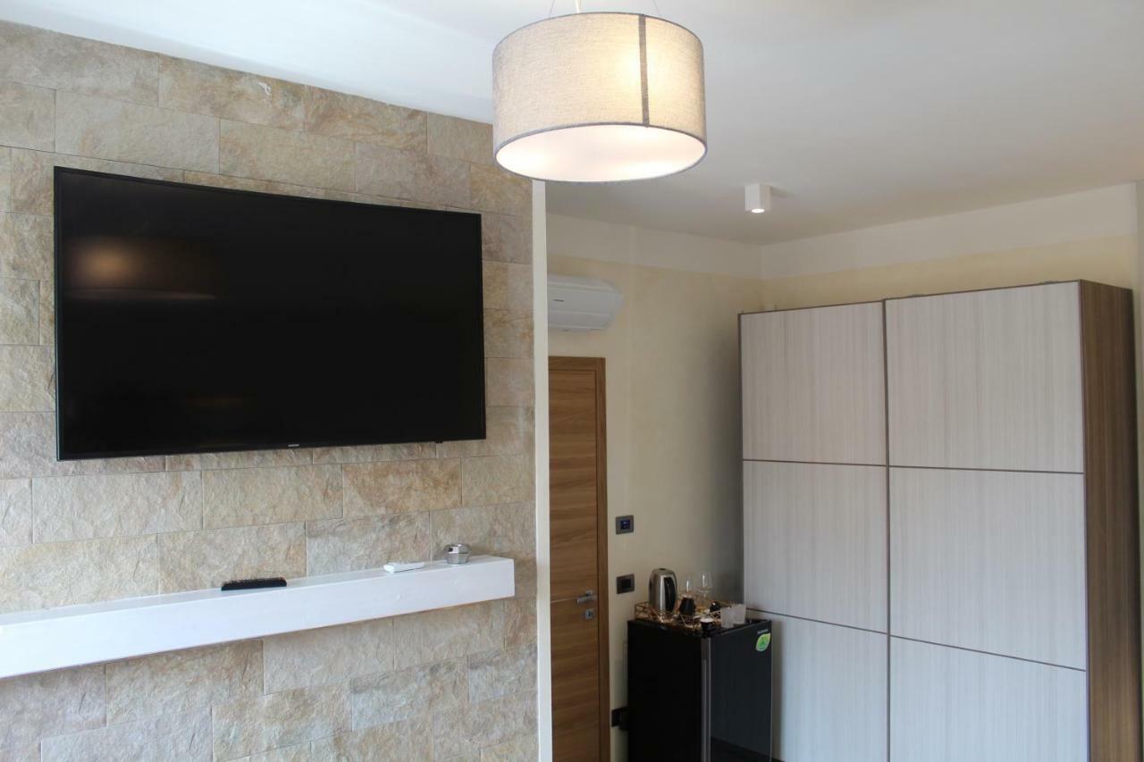 דסנזאנו דל גארדה Villa Martina Luxury Rooms מראה חיצוני תמונה